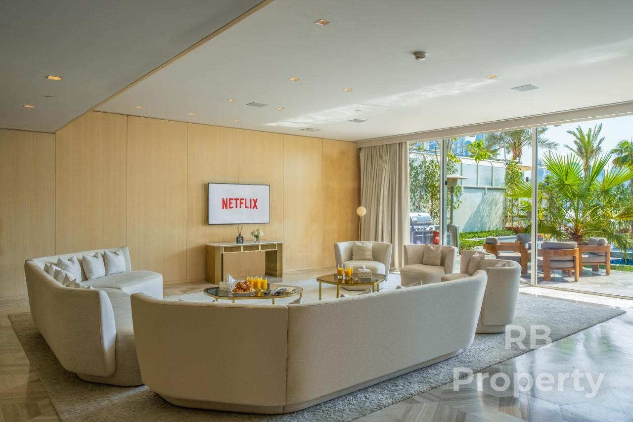 Five Palm Beach Villa - Three Floors, Private Pool, Jacuzzi Дубай Екстериор снимка