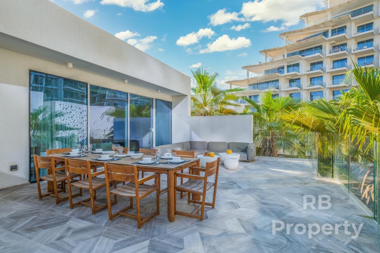 Five Palm Beach Villa - Three Floors, Private Pool, Jacuzzi Дубай Екстериор снимка